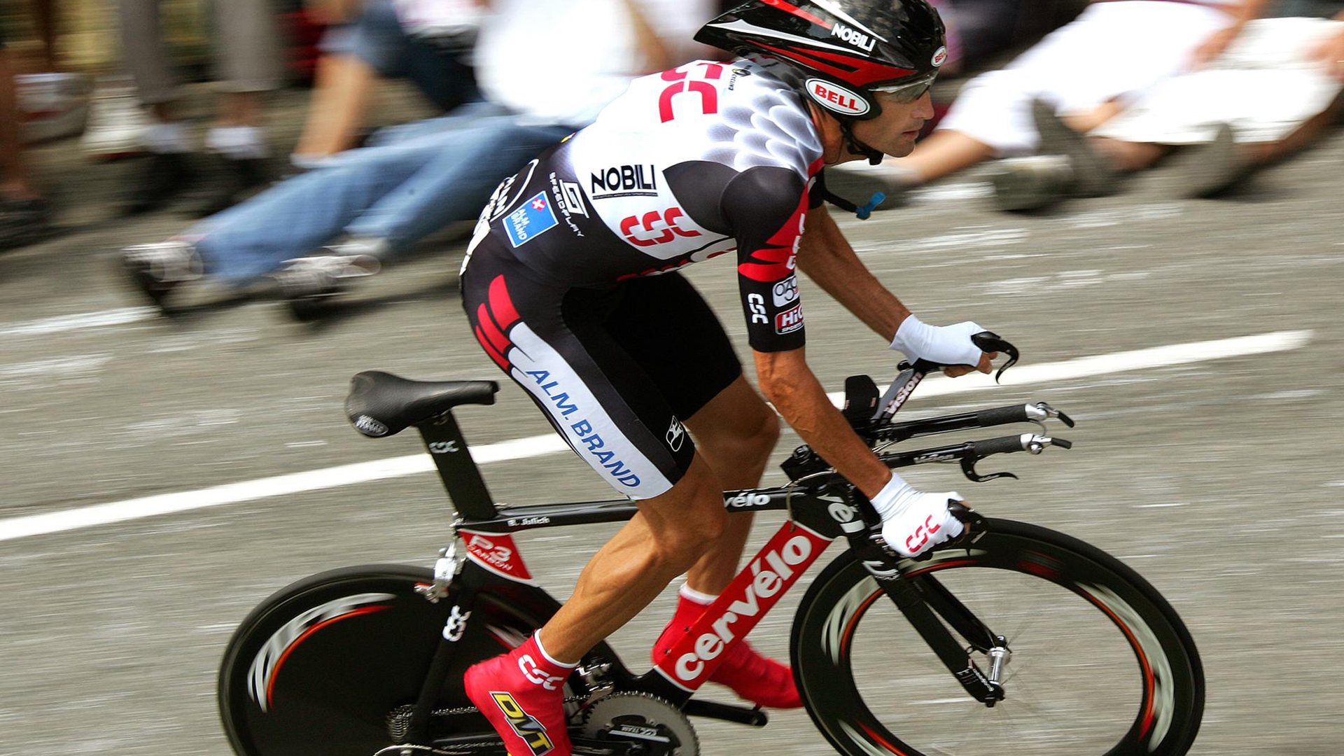 九游娱乐官网 (JIUYOU)-大型森林高空绳索探索，刺激十足的极限体验，高空绳索训练架